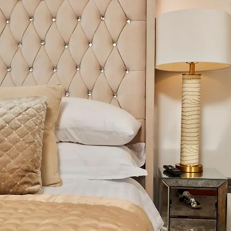 Primedoorstep Deluxe Apt, River Canal View& Free Parking! * Лідс