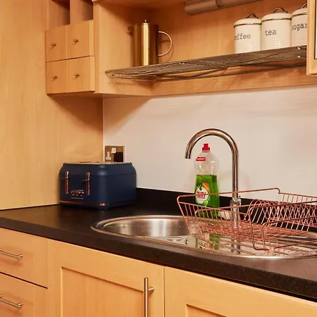 Primedoorstep Deluxe Apt, River Canal View& Free Parking! *