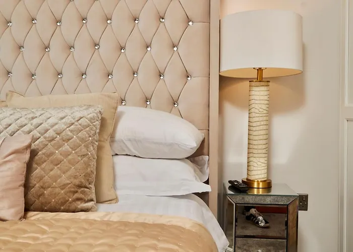 Primedoorstep Deluxe Apt, River Canal View& Free Parking! * 利兹