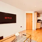 Primedoorstep Deluxe Apt, River Canal View& Free Parking! Apartamento
