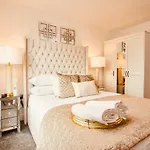 公寓 Primedoorstep Deluxe Apt, River Canal View& Free Parking!