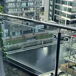 公寓 Primedoorstep Deluxe Apt, River Canal View& Free Parking!