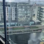 Primedoorstep Deluxe Apt, River Canal View& Free Parking! Apartamento *