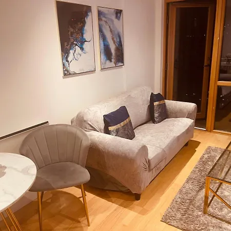 Primedoorstep Deluxe Apt, River Canal View& Free Parking! *