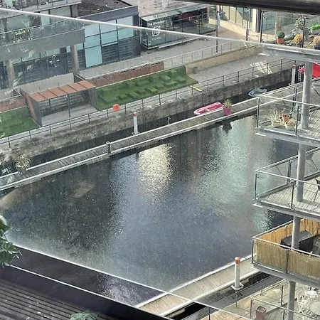 Primedoorstep Deluxe Apt, River Canal View& Free Parking! 公寓