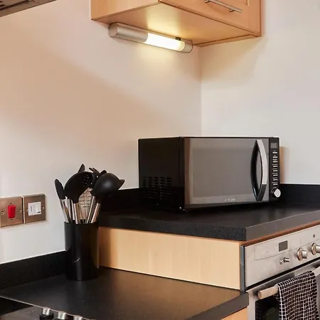 Primedoorstep Deluxe Apt, River Canal View& Free Parking! *