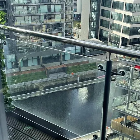 公寓 Primedoorstep Deluxe Apt, River Canal View& Free Parking!