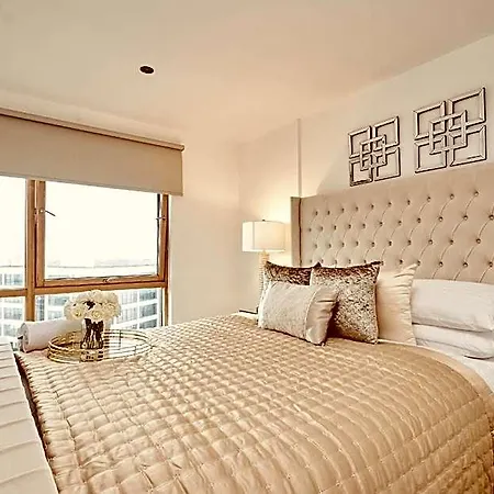 公寓 Primedoorstep Deluxe Apt, River Canal View& Free Parking!