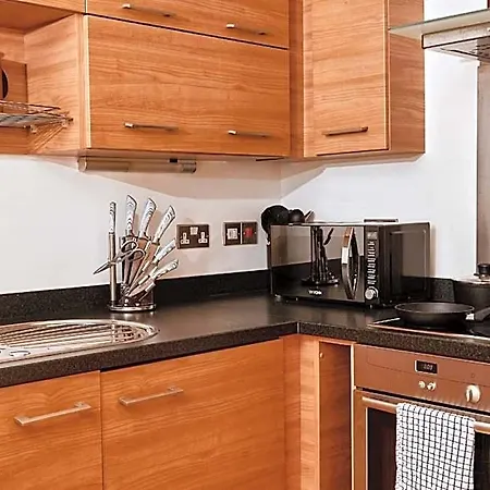 公寓 Primedoorstep Deluxe Apt, River Canal View& Free Parking! 利兹