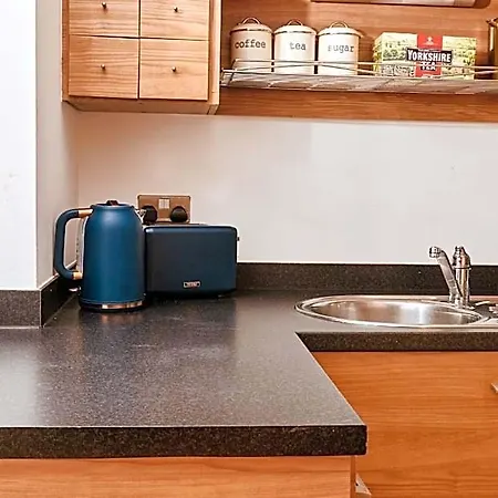 Primedoorstep Deluxe Apt, River Canal View& Free Parking! *