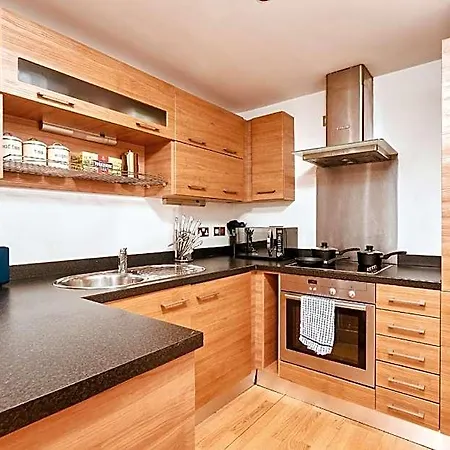 Primedoorstep Deluxe Apt, River Canal View& Free Parking!