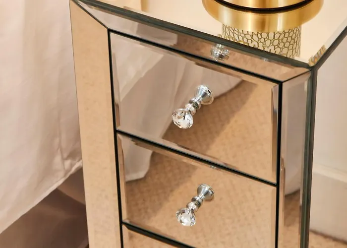 Primedoorstep Deluxe Apt, River Canal View& Free Parking!