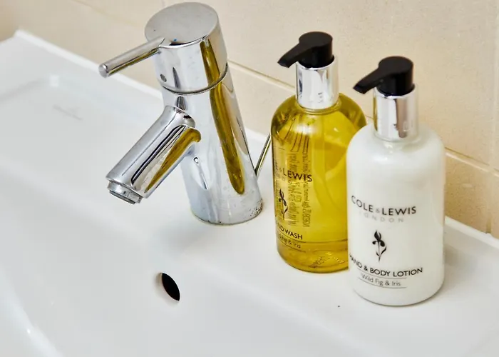 Apartamento Primedoorstep Deluxe Apt, River Canal View& Free Parking!