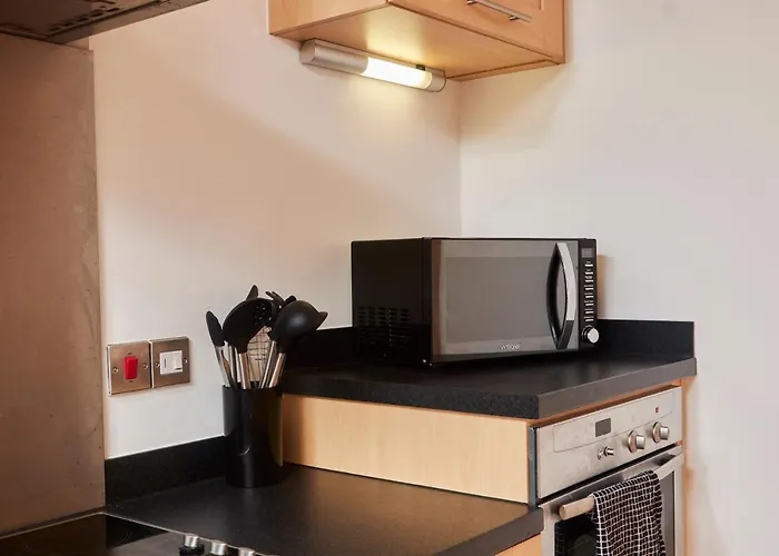 Primedoorstep Deluxe Apt, River Canal View& Free Parking! *