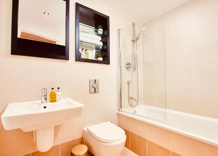 Primedoorstep Deluxe Apt, River Canal View& Free Parking! Apartamento