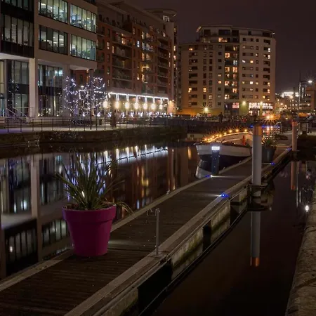 Primedoorstep Deluxe Apt, River Canal View& Free Parking! Appartement