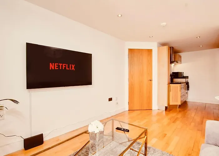 Primedoorstep Deluxe Apt, River Canal View& Free Parking! Appartement